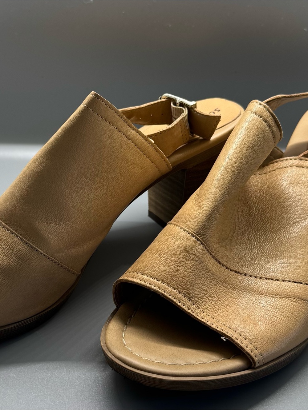Sophia Milano Tan Leather Open-Toe Block Heel Sandals